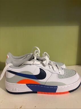 Nike Air Force 1 Lv8 Upside Down Low-Top  Snakers Size 6 Men
